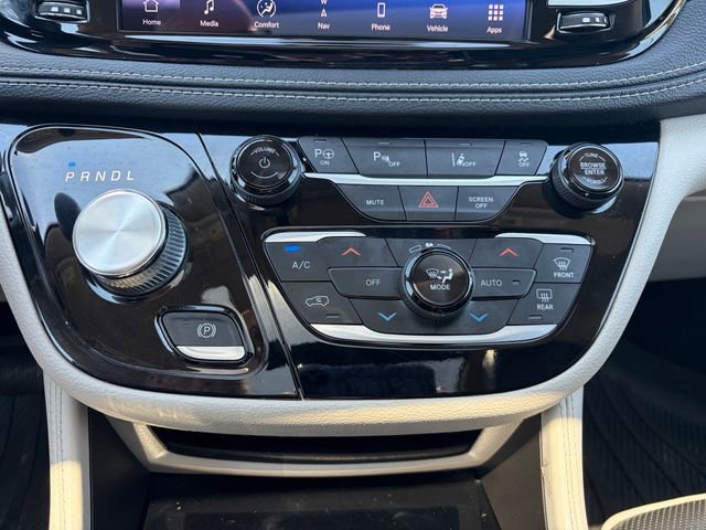 Used 2021 Chrysler Pacifica Limited w/ Premium & Safety Sphere Group FWD image 26