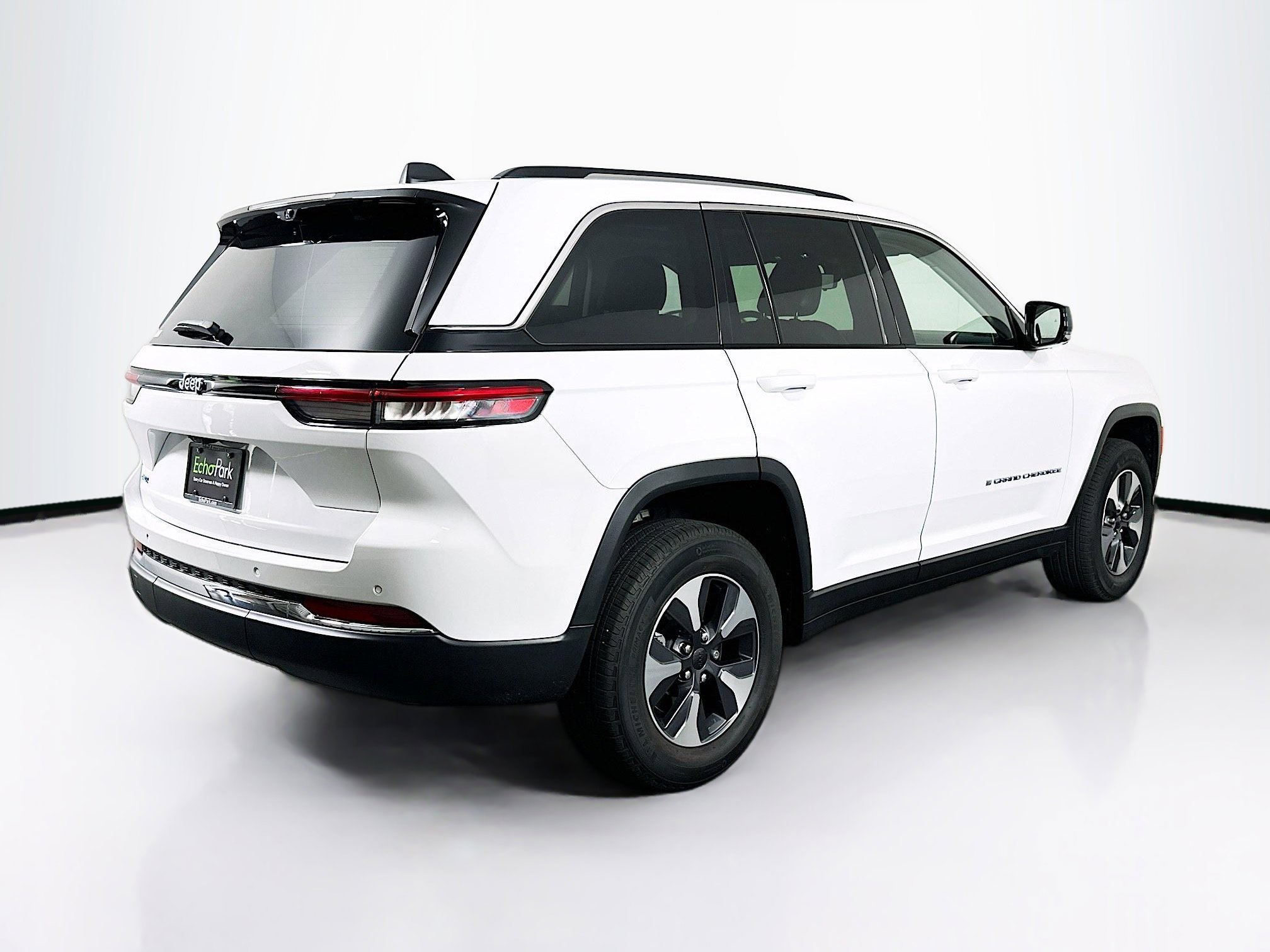 Used 2022 Jeep Grand Cherokee Limited 4xe w/ Luxury Tech Group II AWD/4WD image 9