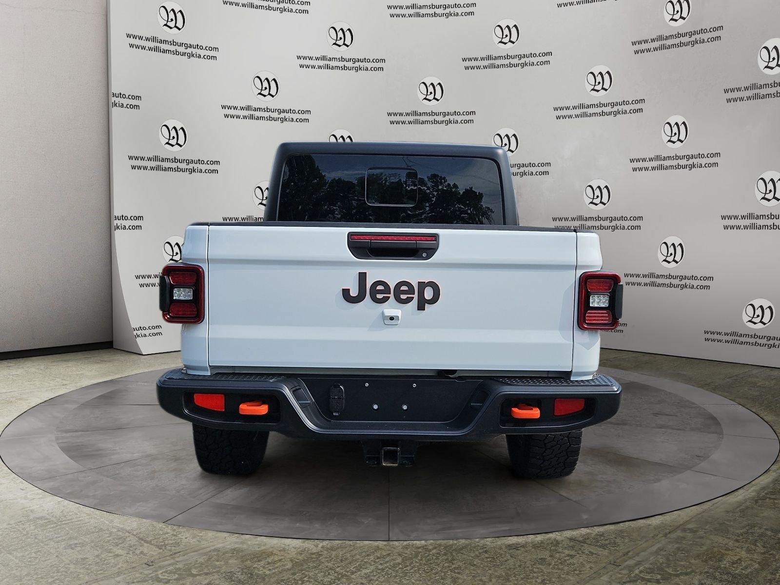Used 2024 Jeep Gladiator Mojave w/ Convenience Group AWD/4WD image 4