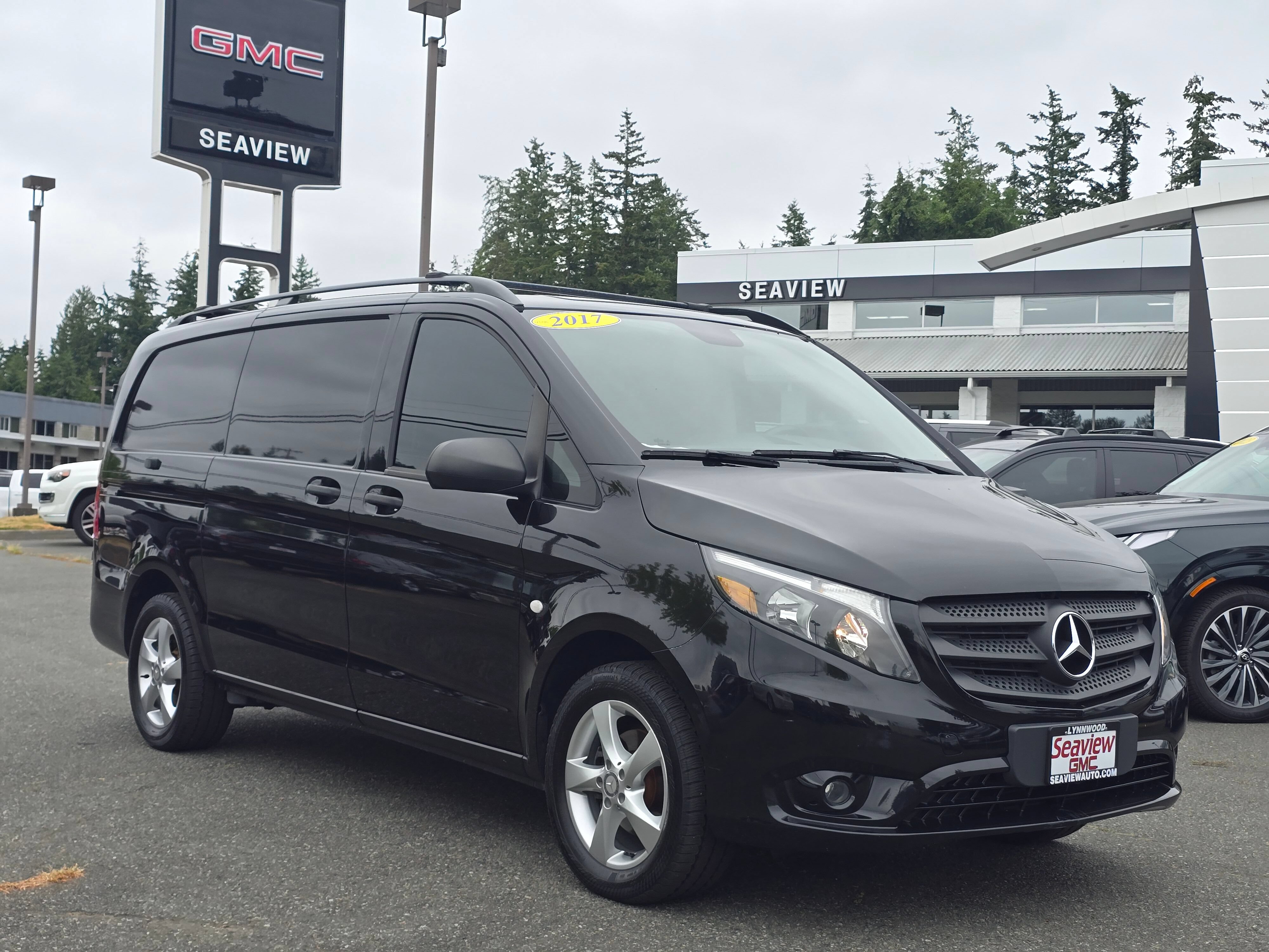 Used 2017 Mercedes-Benz Metris image 1