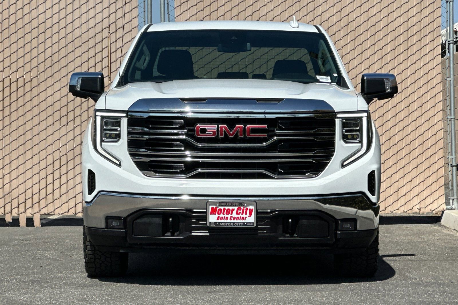 Used 2025 GMC Sierra 1500 SLT AWD/4WD image 9