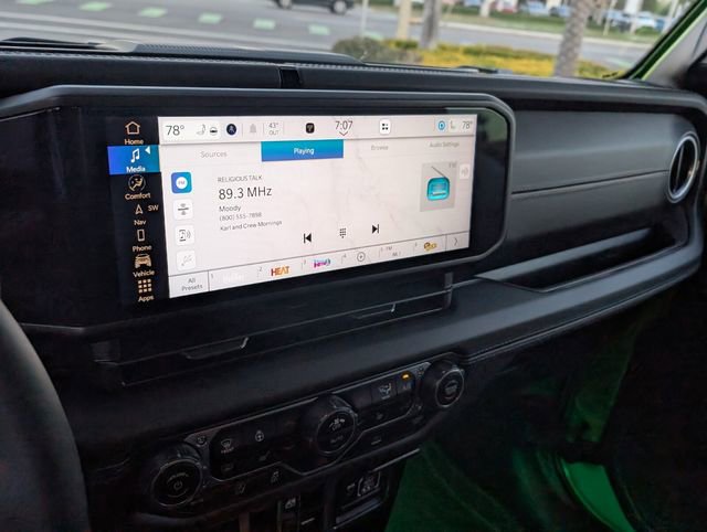 Used 2025 Jeep Gladiator Sport image 17