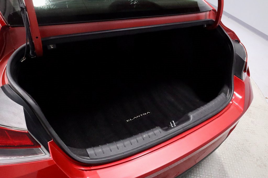 Used 2021 Hyundai Elantra SEL image 12