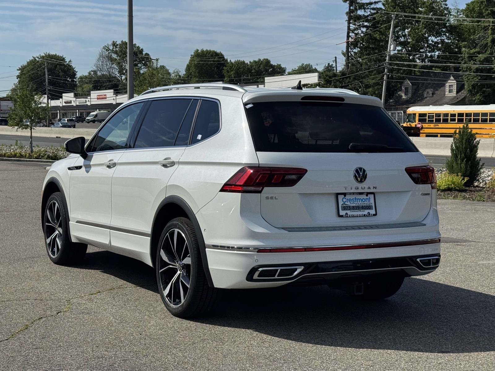 Certified 2024 Volkswagen Tiguan SEL R-Line AWD/4WD image 4