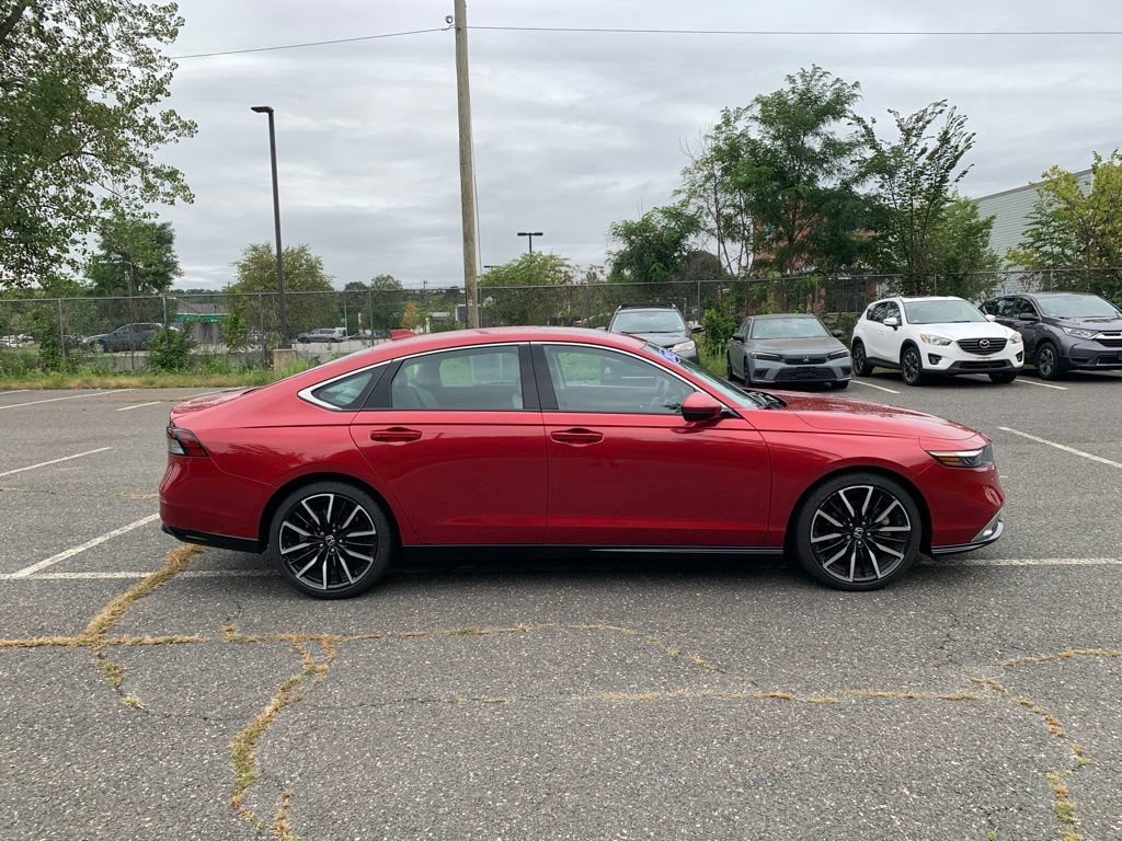 Used 2025 Honda Accord Touring image 2