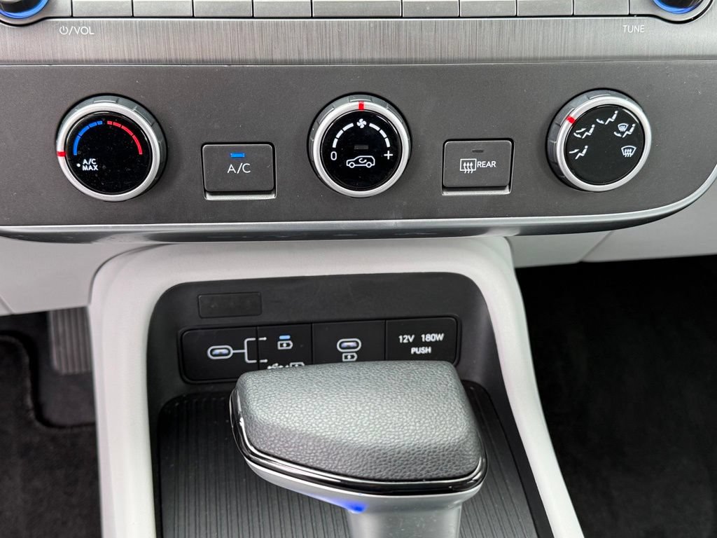 Used 2024 Hyundai Kona SE AWD/4WD image 19