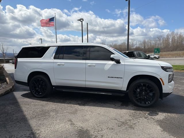 Used 2025 Chevrolet Suburban LS image 6