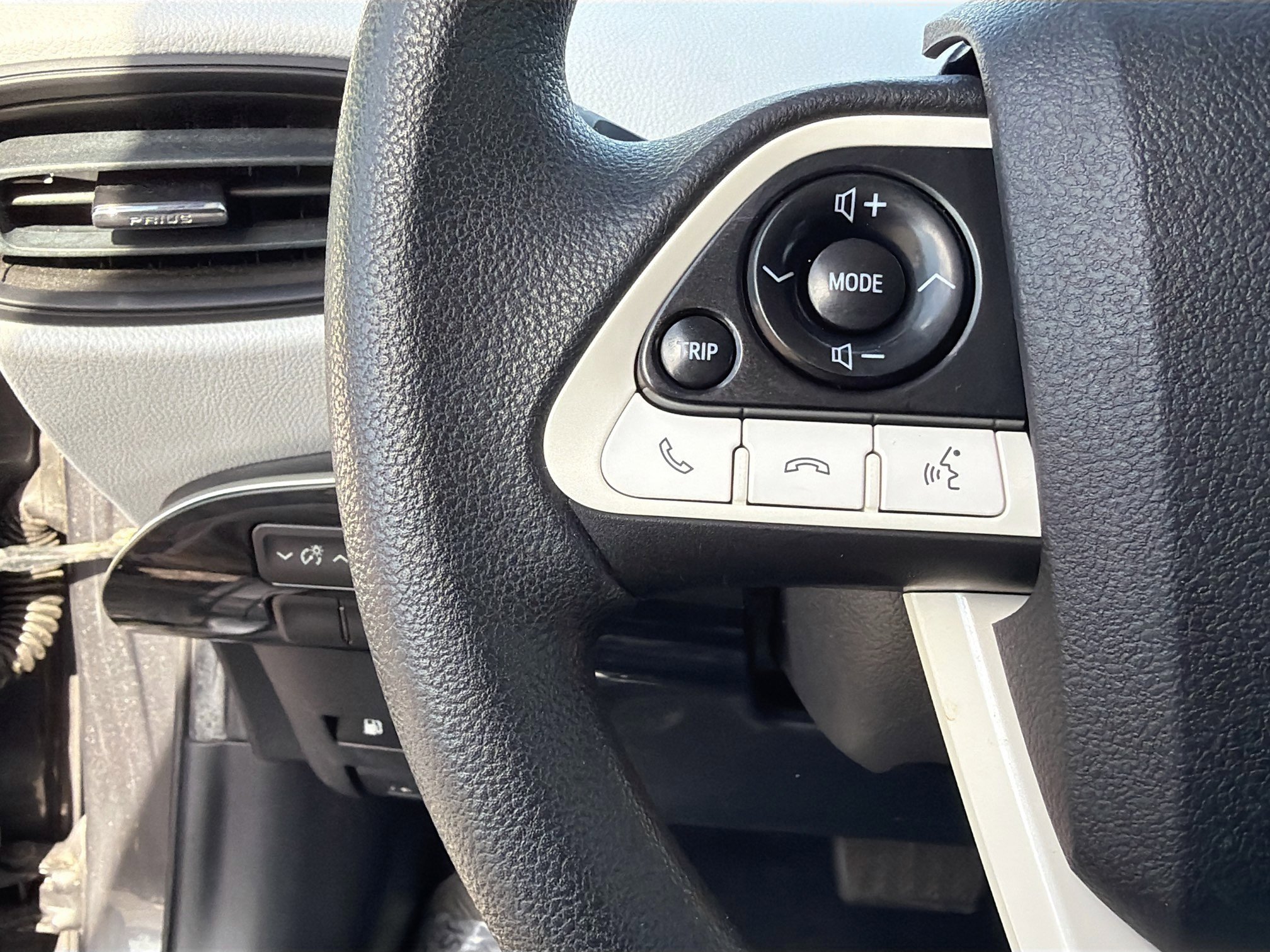 Used 2017 Toyota Prius Two image 33