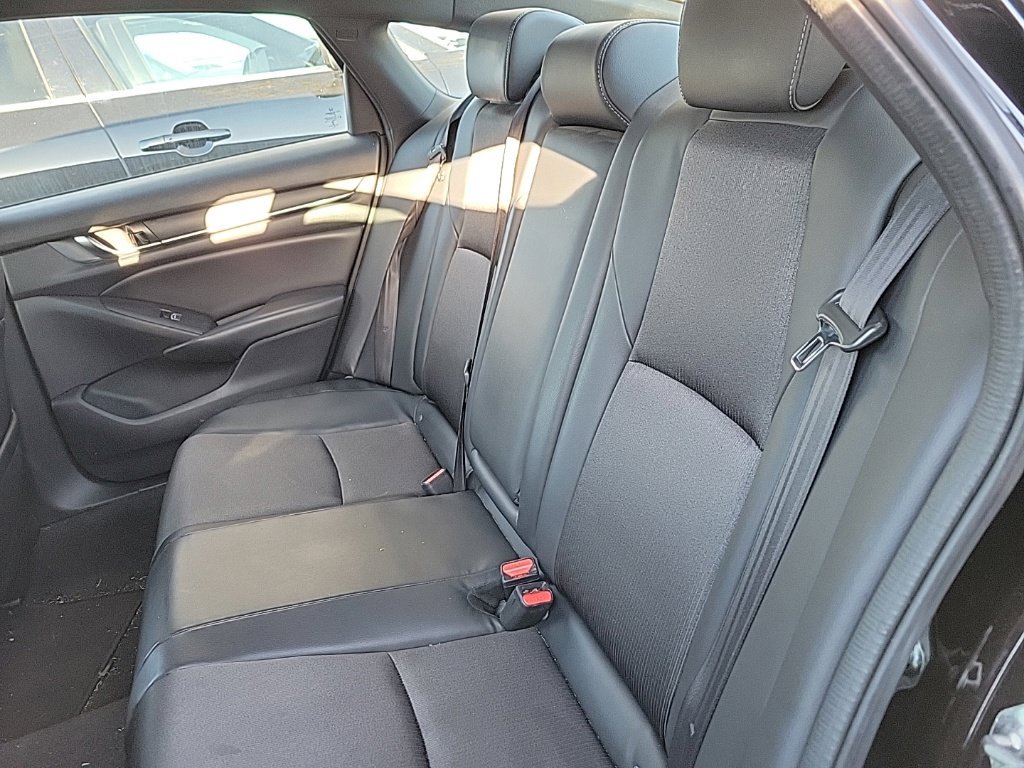 Used 2018 Honda Accord Sport image 12
