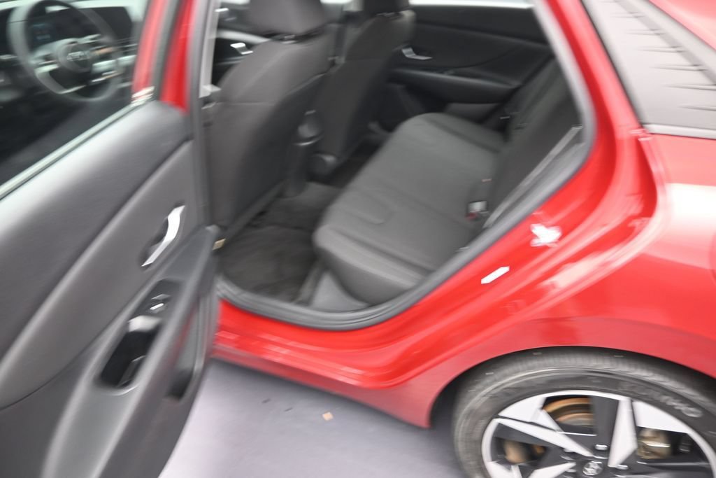 Used 2023 Hyundai Elantra SEL w/ Convenience Package FWD image 12