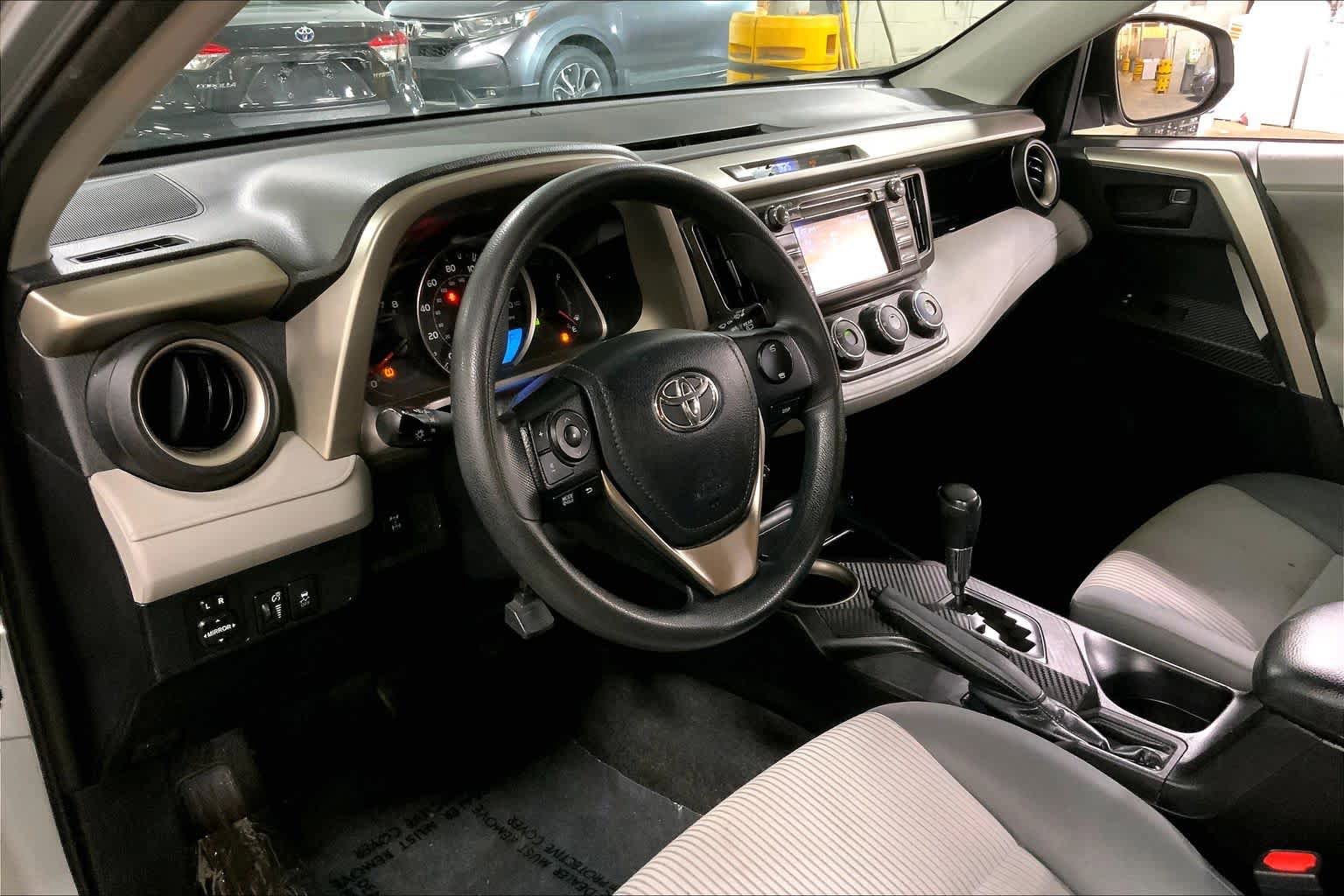 Used 2013 Toyota RAV4 LE AWD/4WD image 18