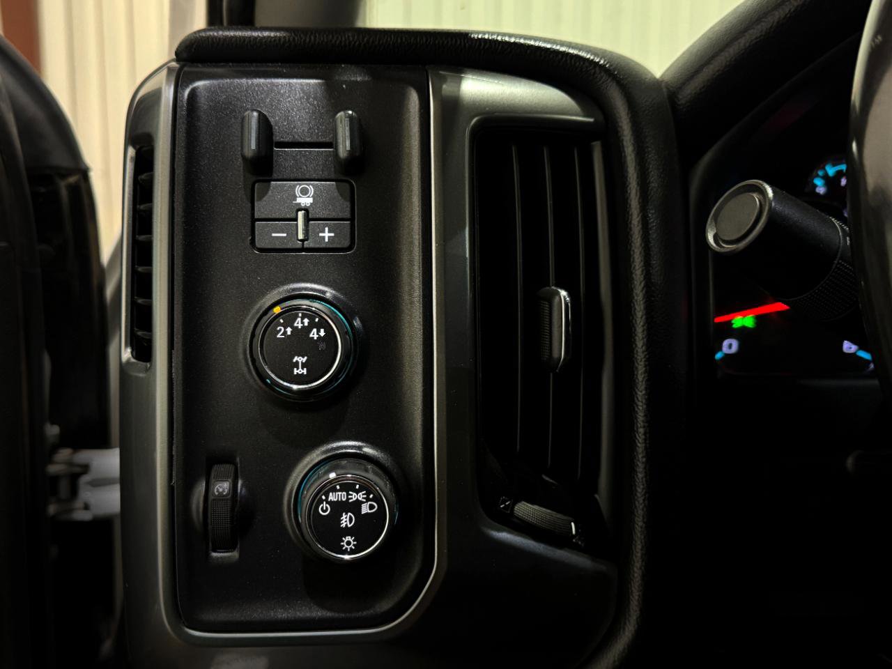 Used 2015 Chevrolet Silverado 2500 LT w/ LT Convenience Package AWD/4WD image 4