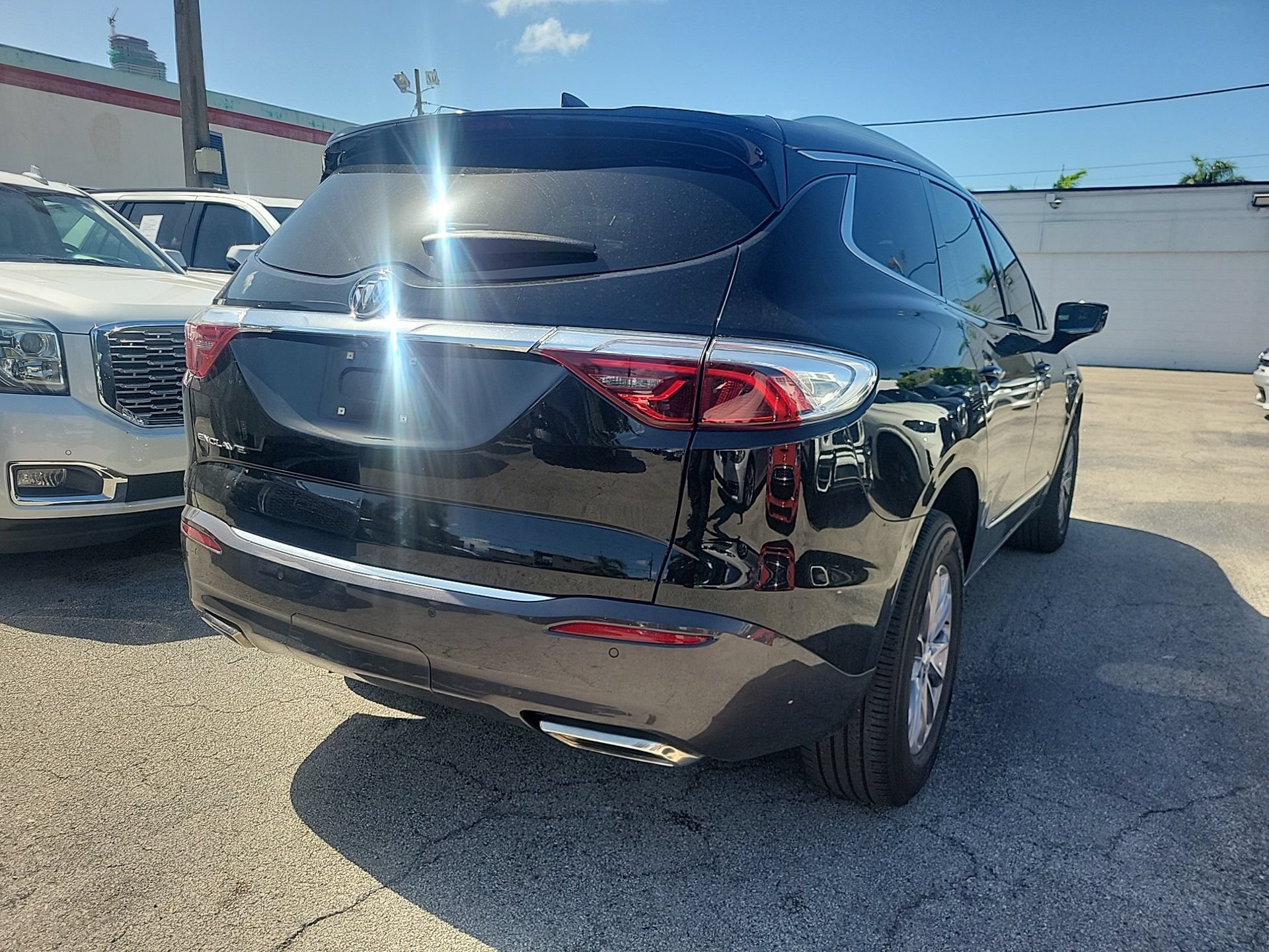 Used 2023 Buick Enclave Essence FWD image 9