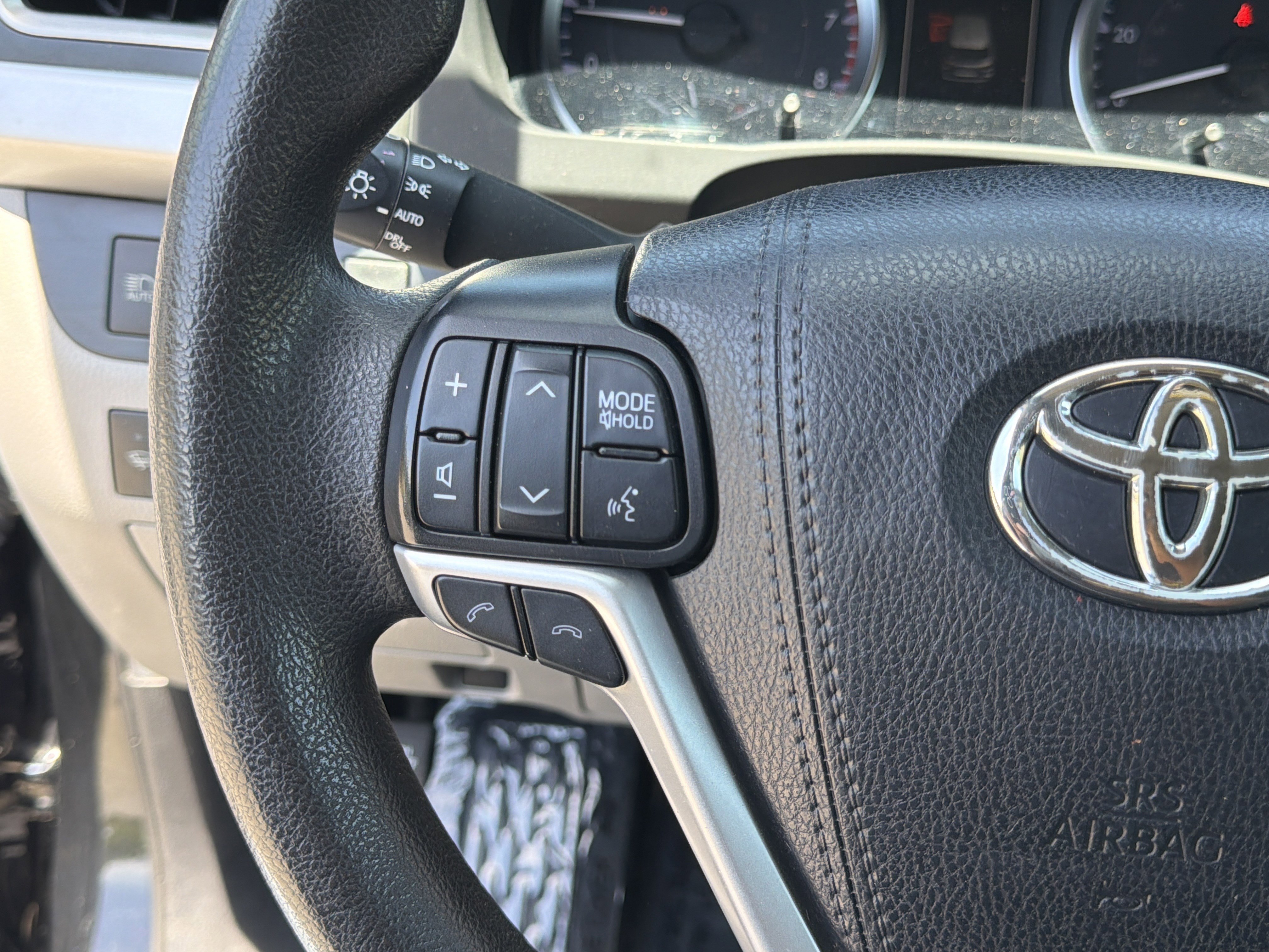 Used 2019 Toyota Highlander LE FWD image 24
