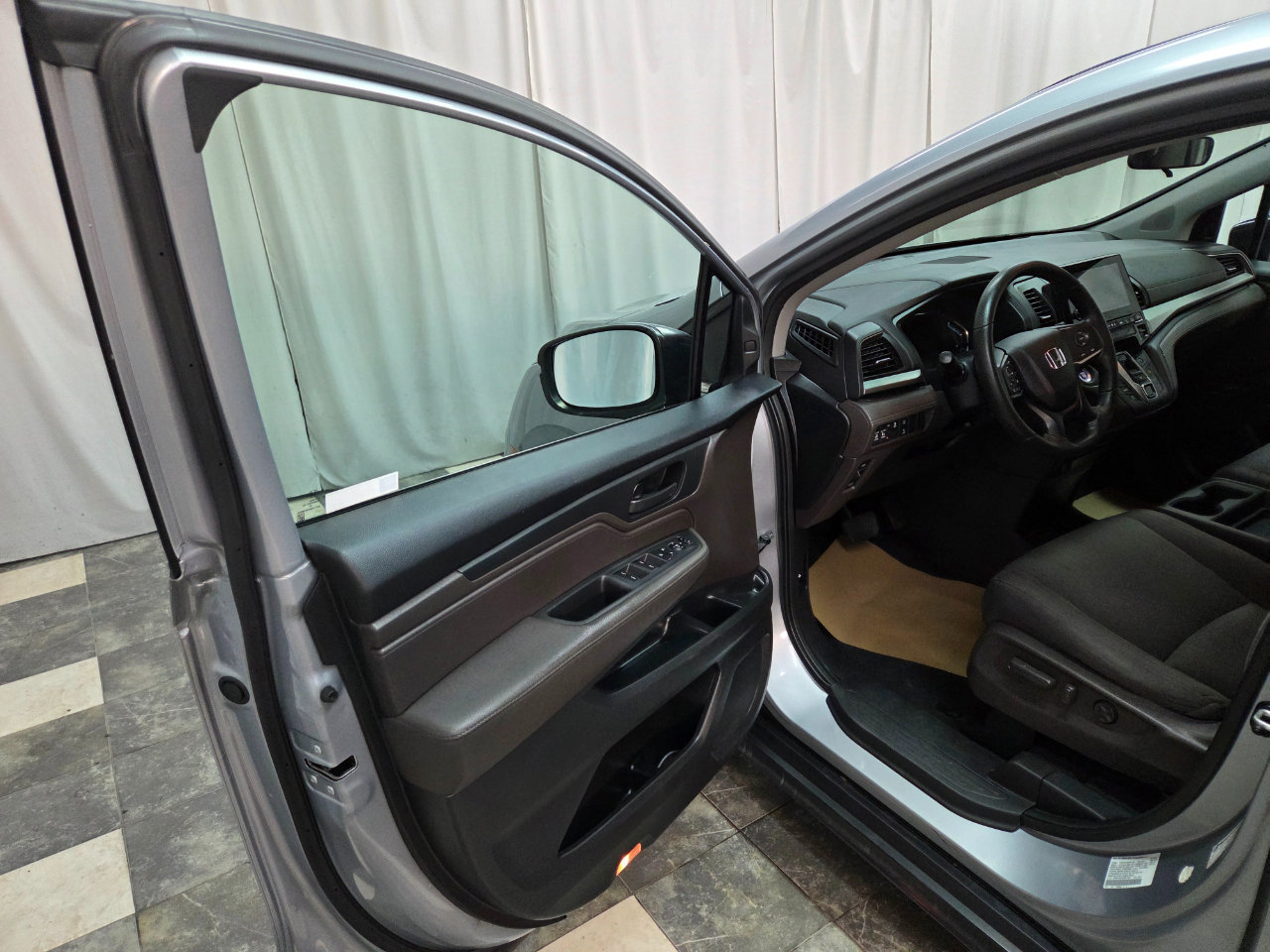 Used 2018 Honda Odyssey EX image 8