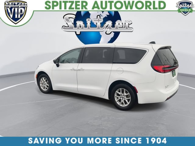 Used 2025 Chrysler Pacifica Select FWD image 7