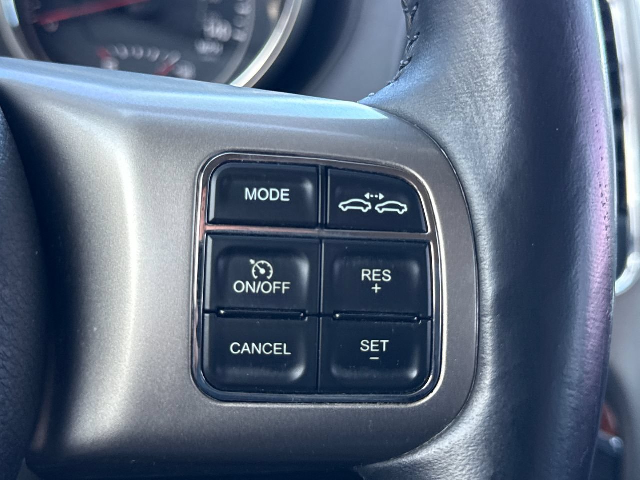 Used 2012 Jeep Grand Cherokee Overland AWD/4WD image 28