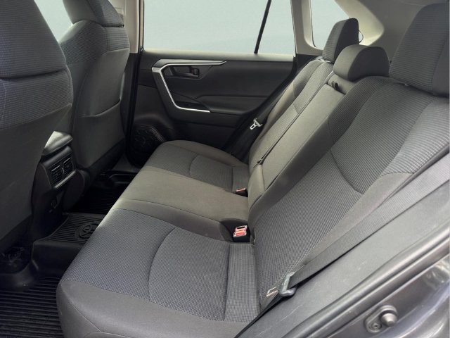 Used 2022 Toyota RAV4 LE FWD image 11