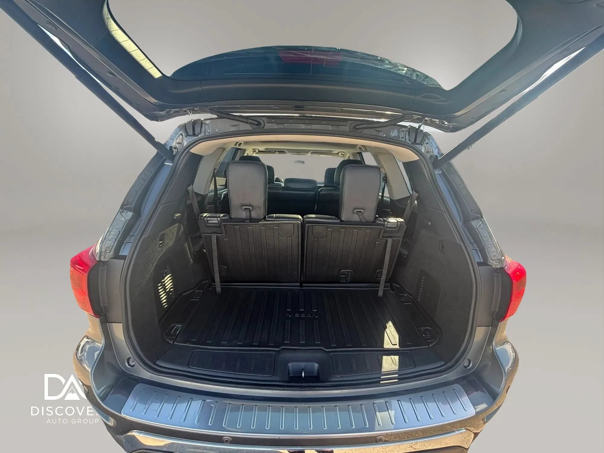 Used 2019 Nissan Pathfinder Platinum AWD/4WD image 8