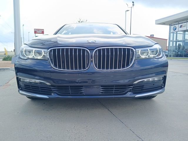 Used 2017 BMW 740i image 2
