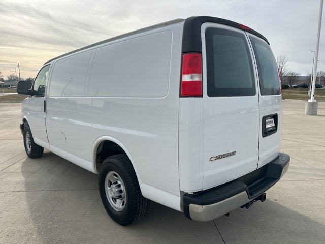 Used 2018 Chevrolet Express 2500 w/ Driver Convenience Package image 5