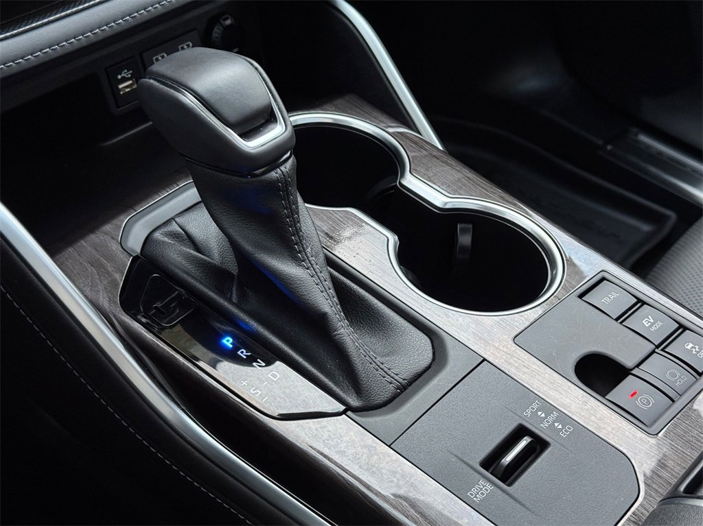 Used 2023 Toyota Highlander Platinum image 24