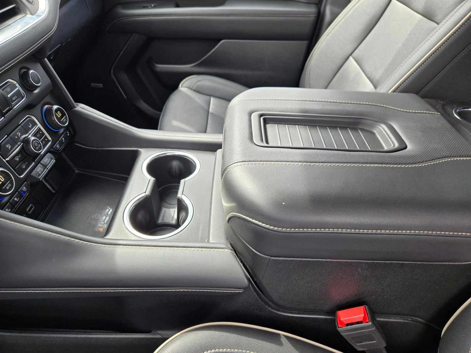 Used 2023 Chevrolet Suburban Premier AWD/4WD image 18