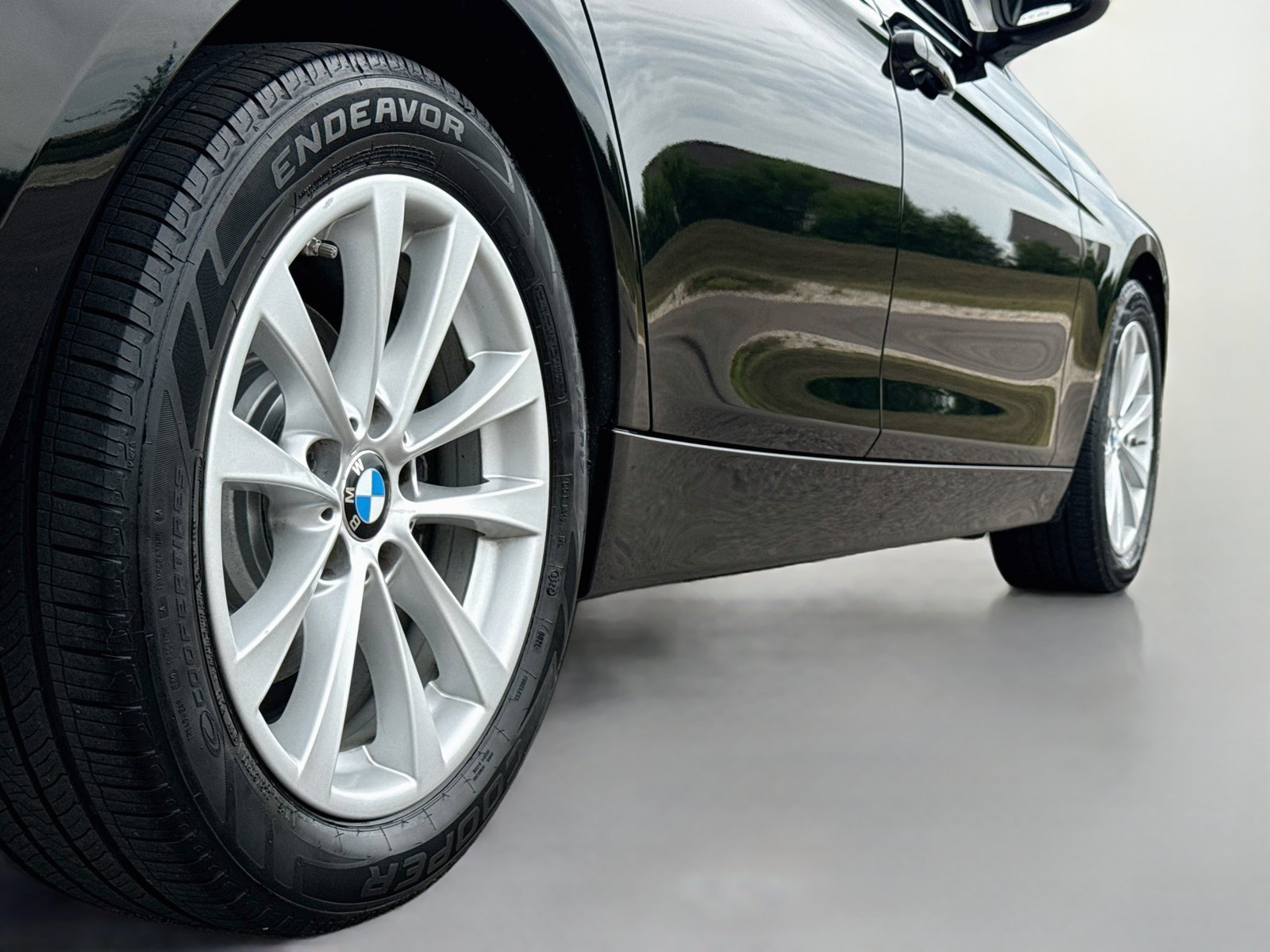 Used 2016 BMW 320i xDrive Sedan AWD/4WD image 9