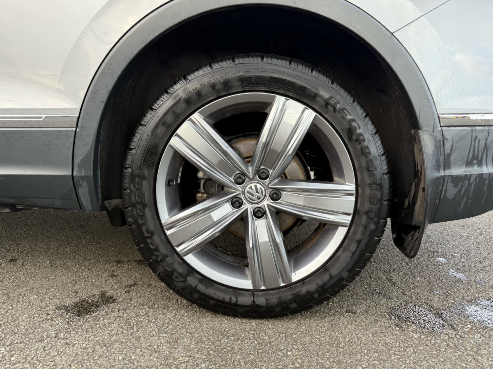 Used 2021 Volkswagen Tiguan SEL FWD image 5