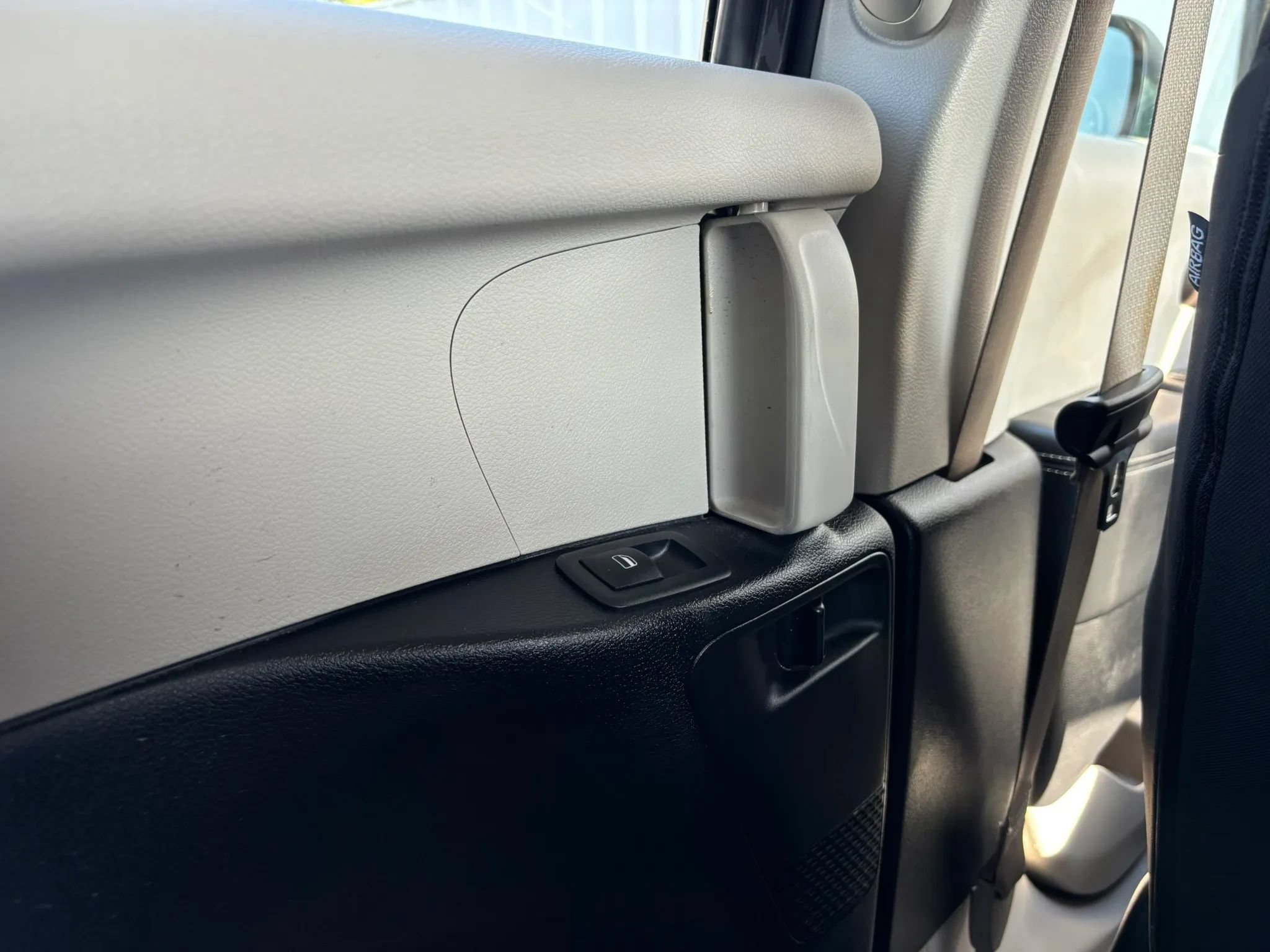 Used 2021 Chrysler Voyager L FWD image 49