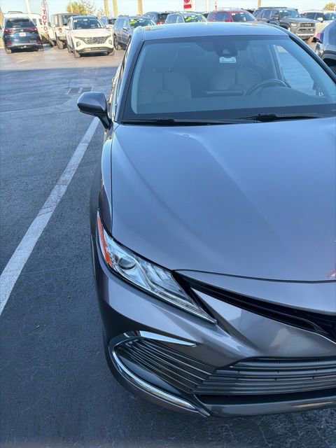 Used 2022 Toyota Camry XLE image 3