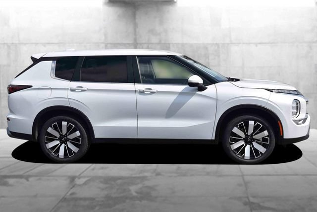 Used 2025 Mitsubishi Outlander SE AWD/4WD image 5