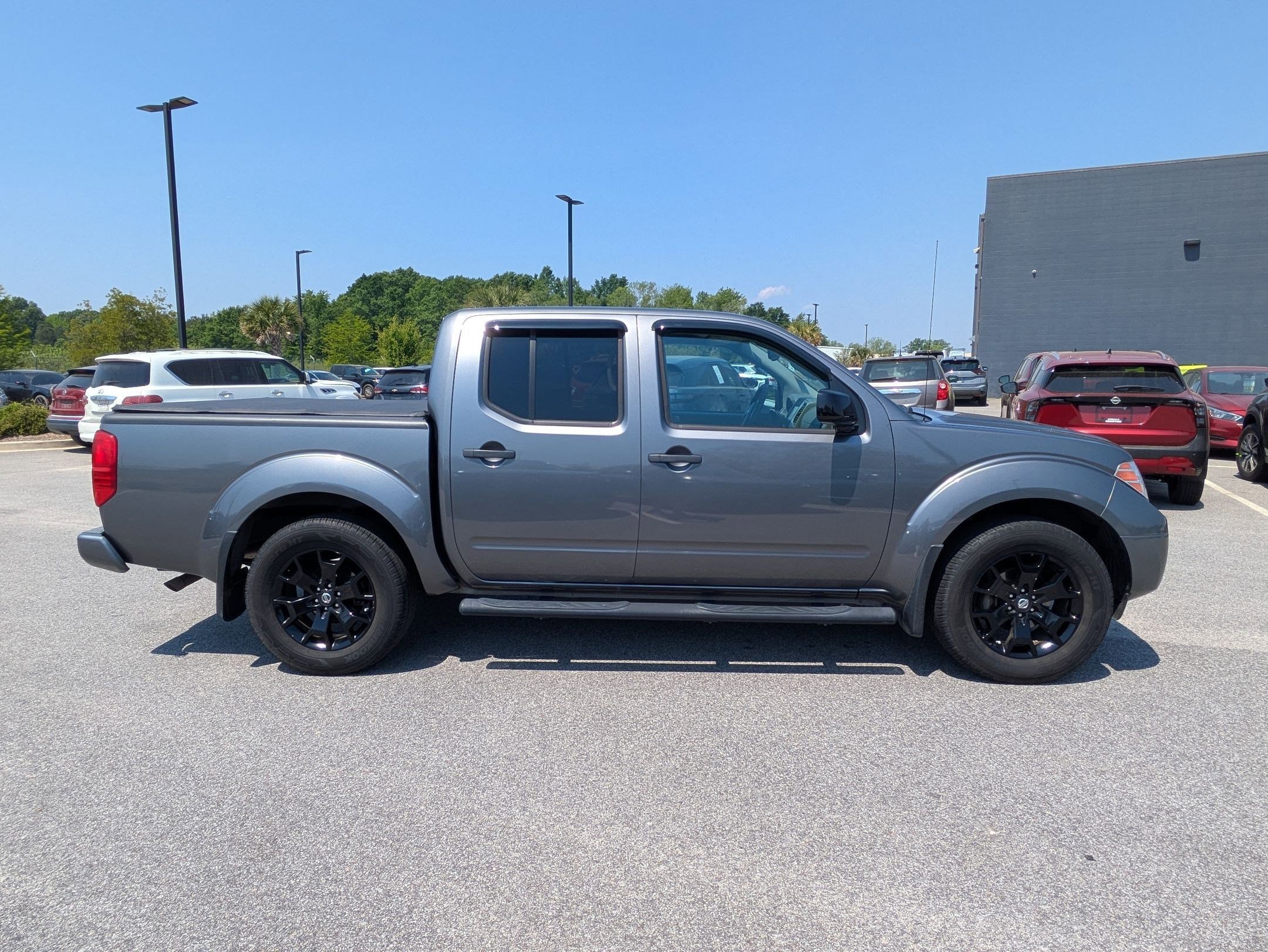 Certified 2020 Nissan Frontier SV w/ Midnight Edition Floor Mats RWD image 2