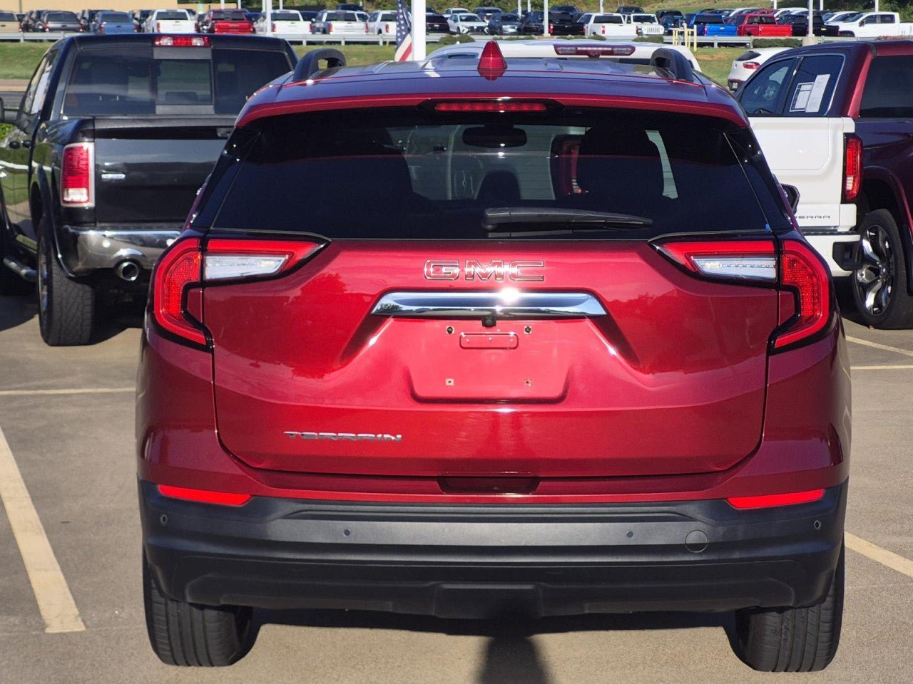 Certified 2022 GMC Terrain SLE w/ Driver Convenience Package FWD image 5