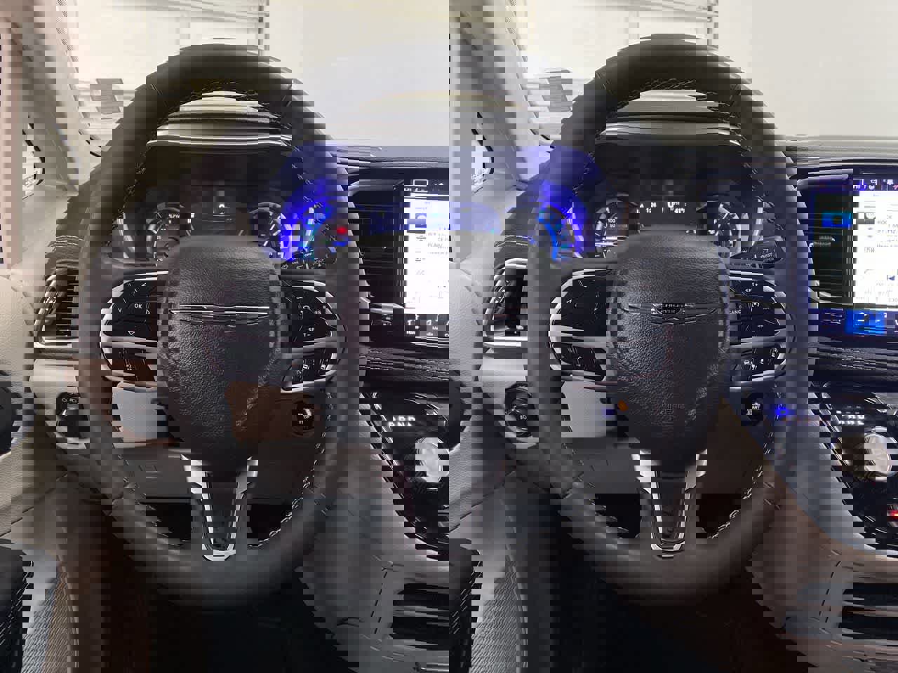 Used 2024 Chrysler Pacifica Select image 20