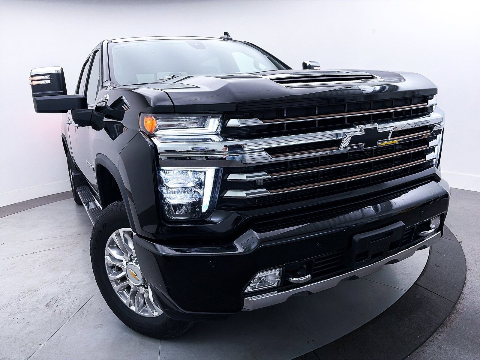 Used 2022 Chevrolet Silverado 2500 High Country w/ Z71 Off-Road Package image 3
