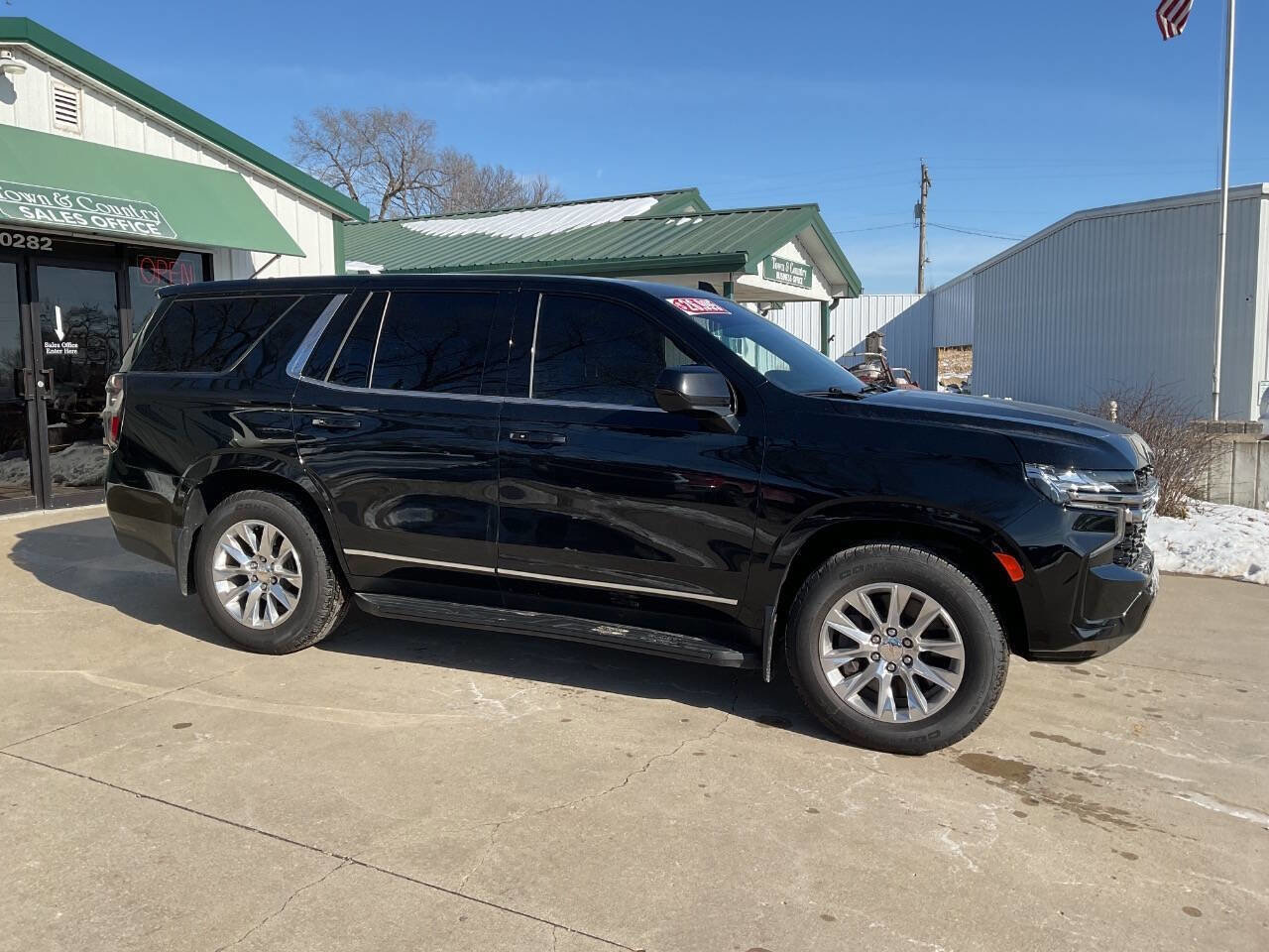 Used 2021 Chevrolet Tahoe 2WD w/ 1FL Safety Package image 2