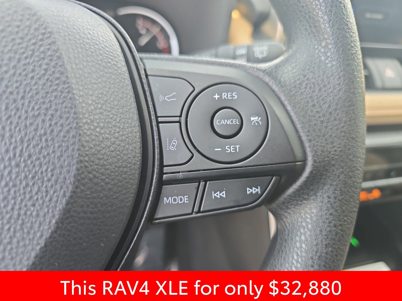 Used 2025 Toyota RAV4 XLE w/ Convenience Package FWD image 24