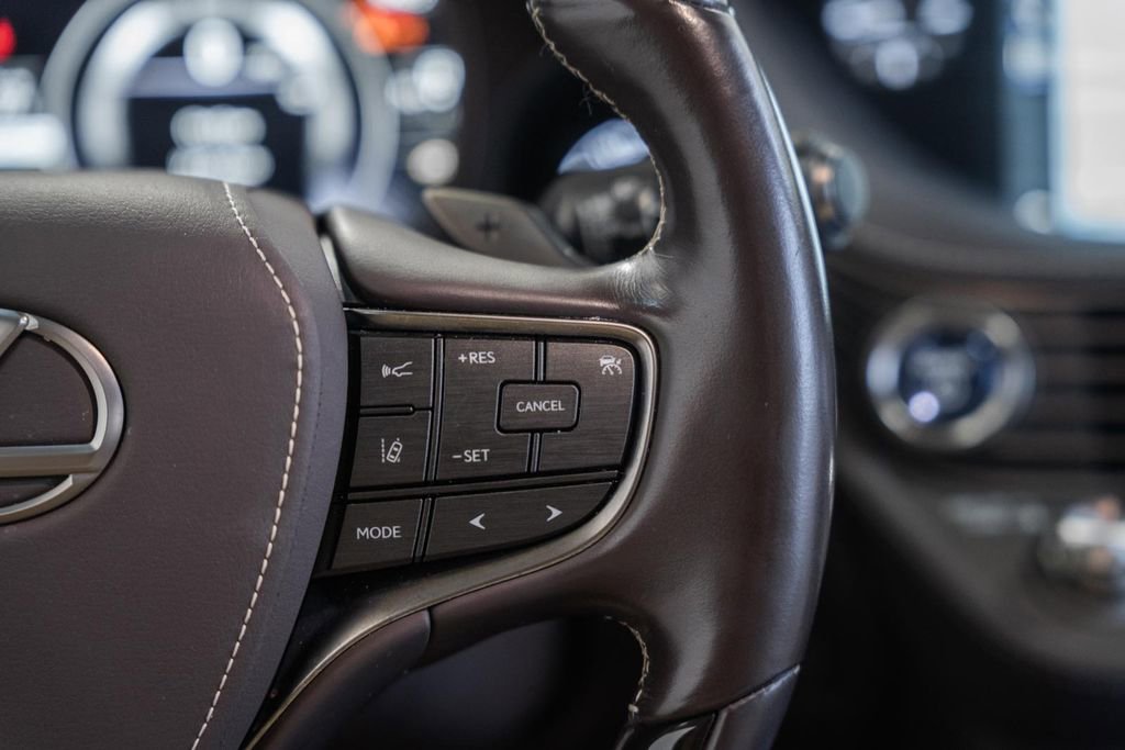 Used 2019 Lexus LS 500h w/ Luxury Package image 29