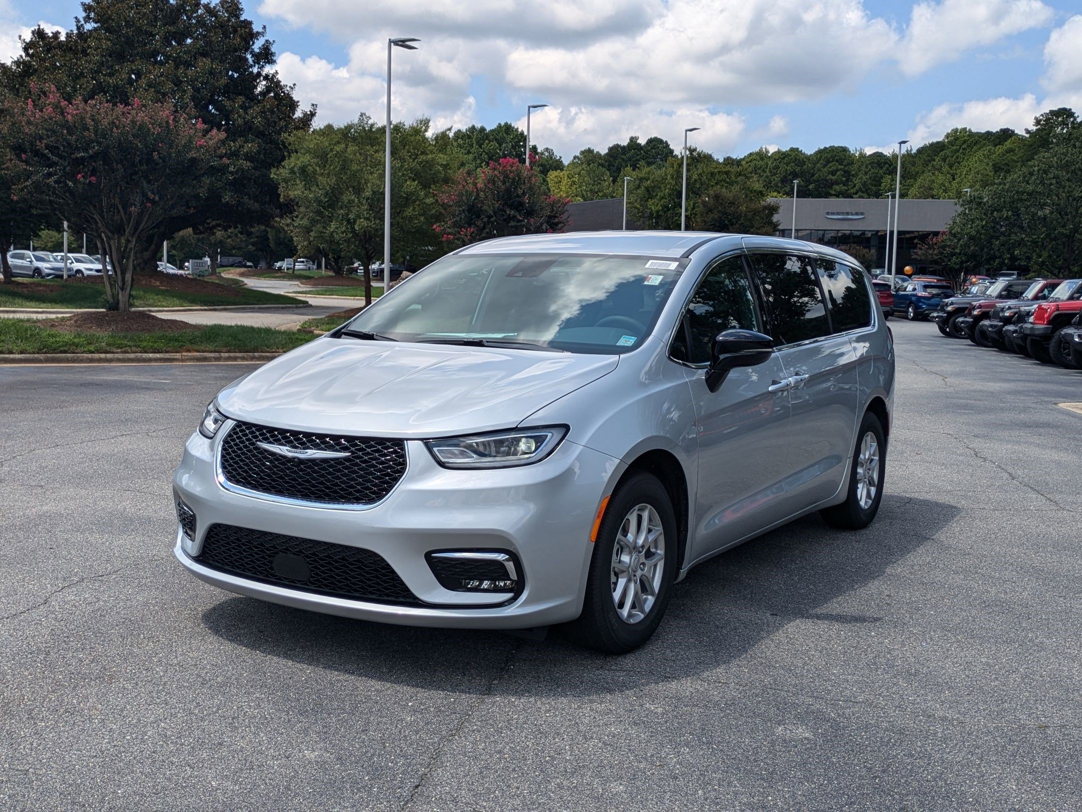 New 2026 Chrysler Pacifica Select