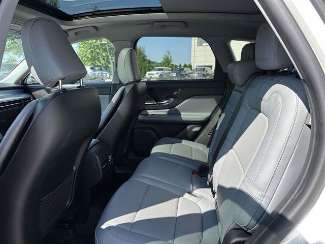 Used 2022 Lincoln Corsair AWD w/ Premium Package image 32