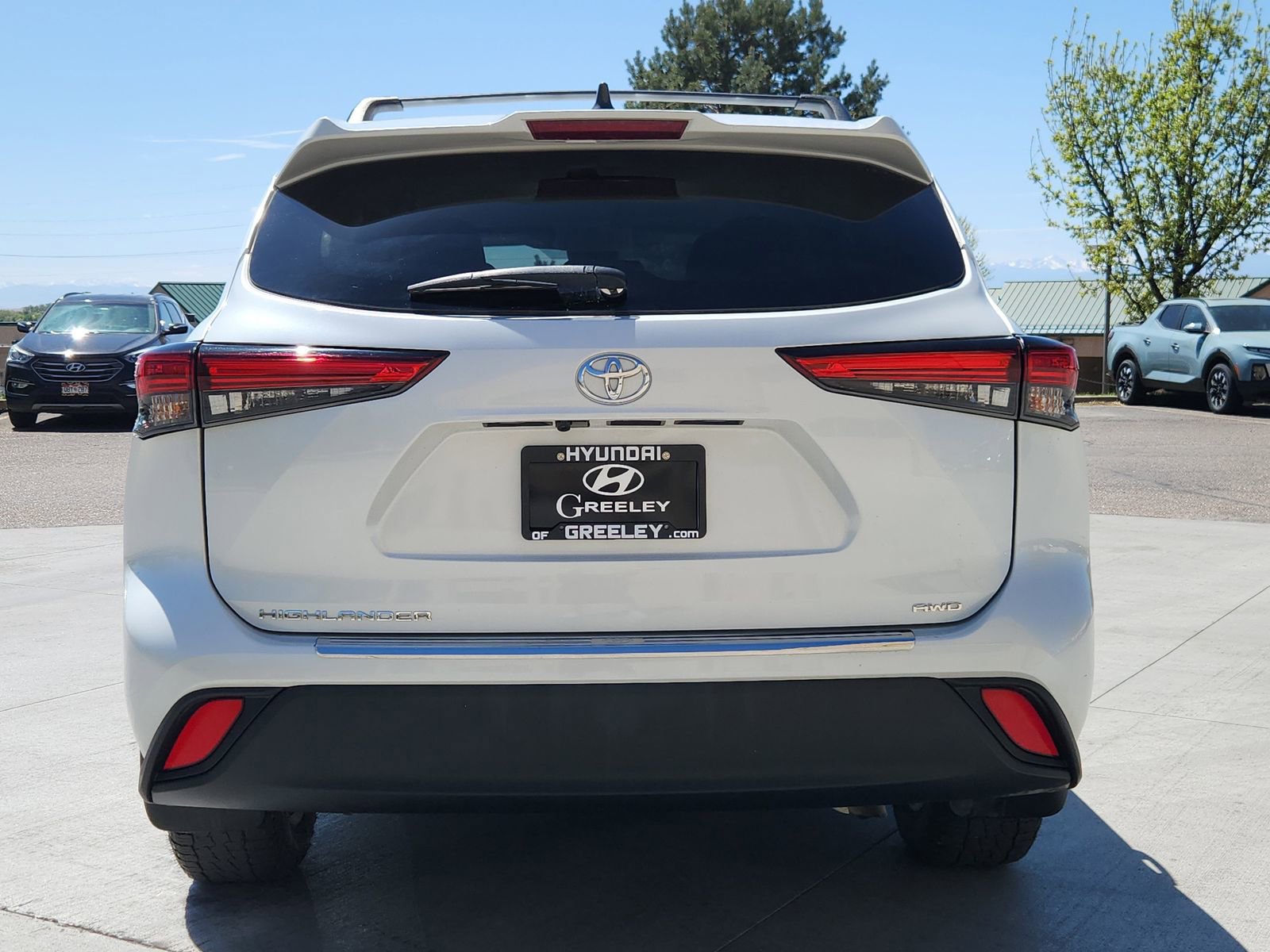 Used 2022 Toyota Highlander L AWD/4WD image 4