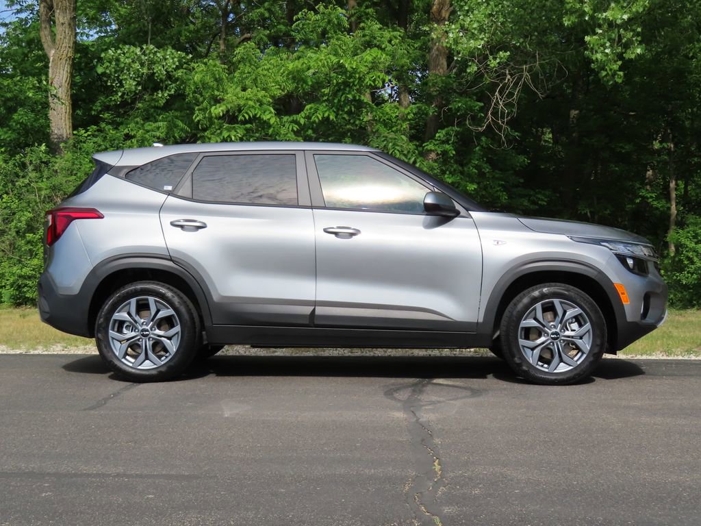 Certified 2026 Kia Seltos LX AWD/4WD image 2