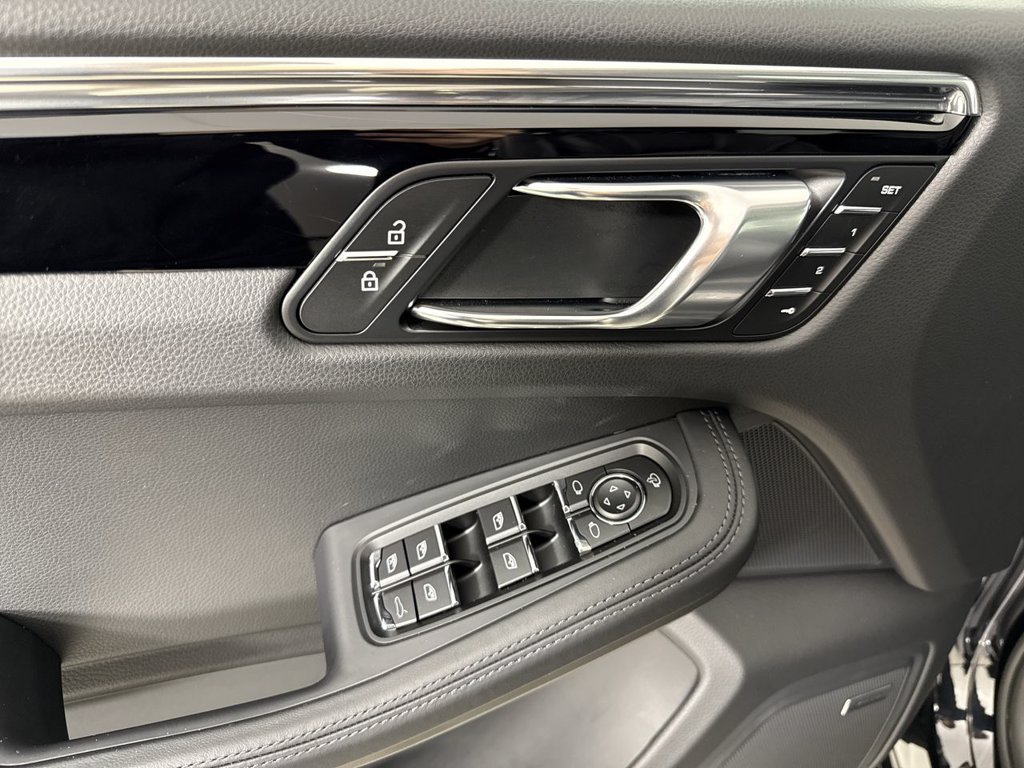 Certified 2026 Porsche Macan Turbo AWD/4WD image 34
