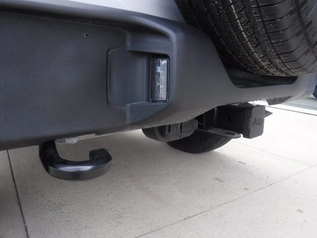 Used 2025 Jeep Wrangler Sport image 9