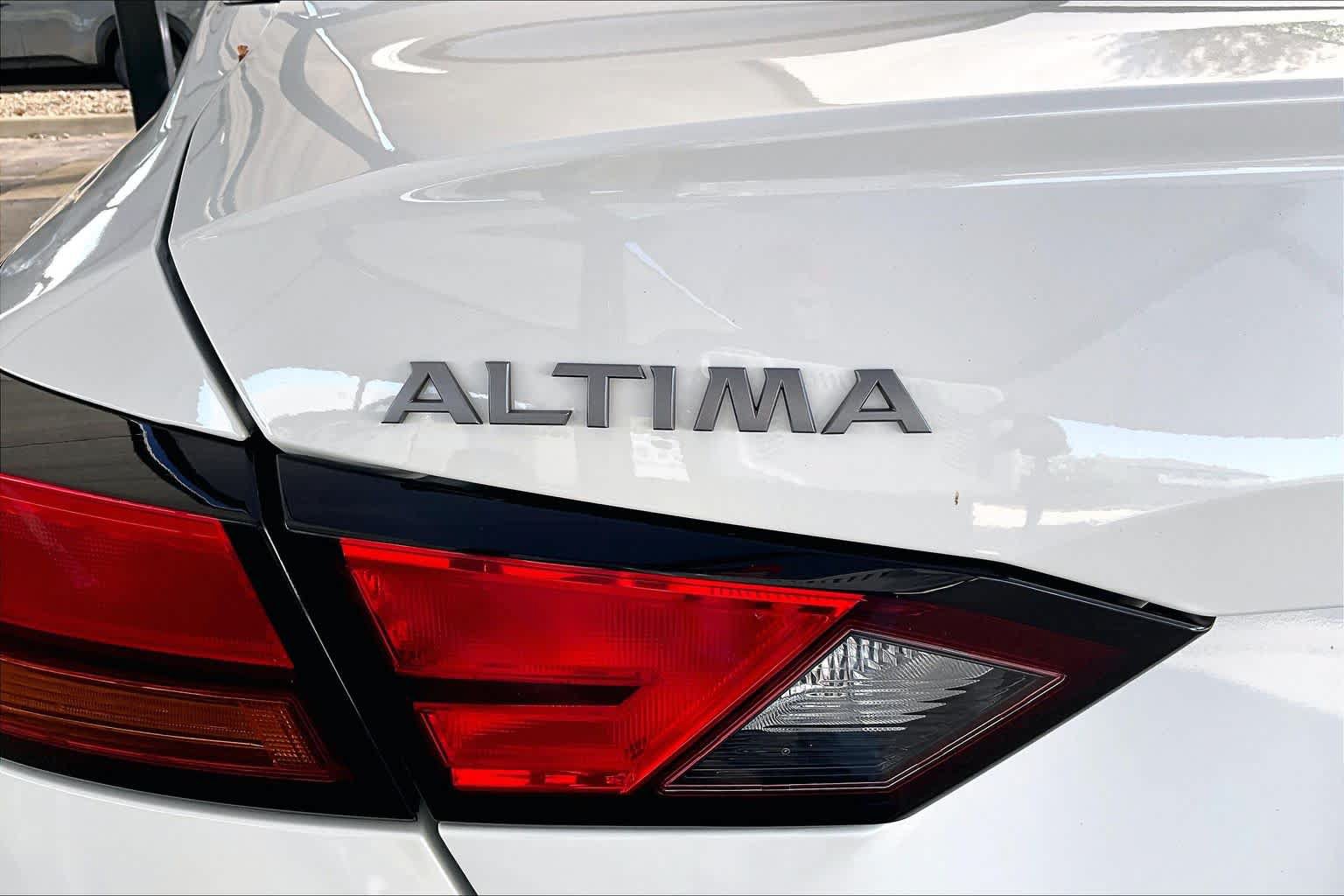 Certified 2024 Nissan Altima 2.5 SR FWD image 10