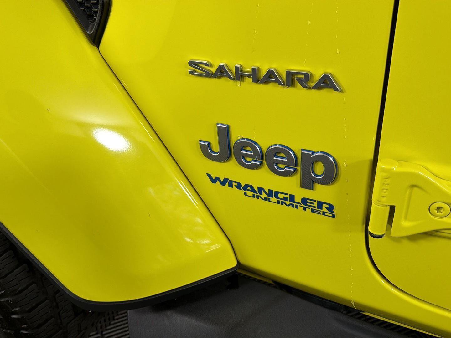 Used 2022 Jeep Wrangler Unlimited Sahara w/ Cold Weather Group AWD/4WD image 10