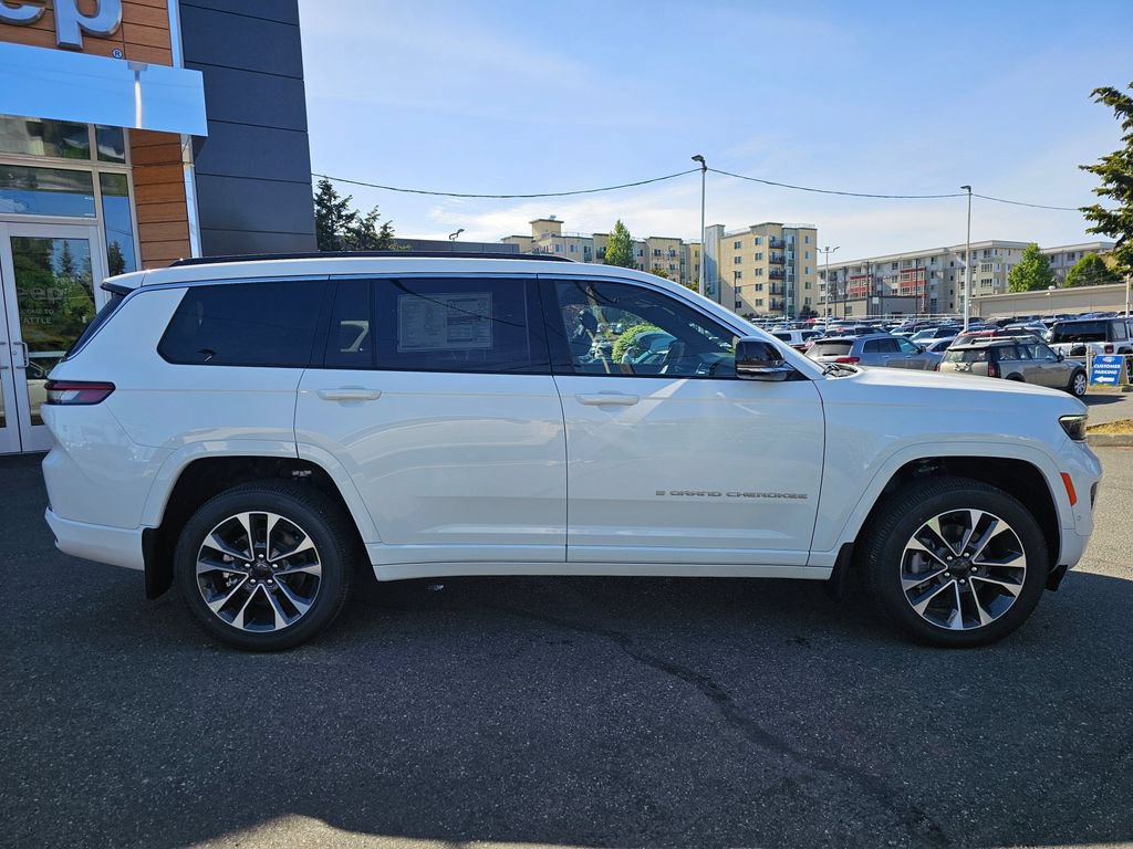 New 2024 Jeep Grand Cherokee L Overland w/ Advanced Protech Group III AWD/4WD image 9
