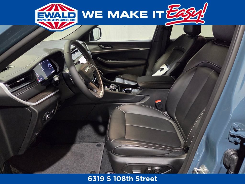 New 2026 Jeep Grand Cherokee L Limited w/ Limited Altitude Package AWD/4WD image 8