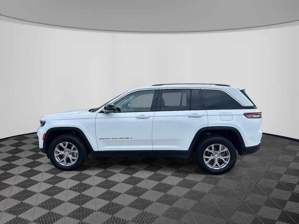 Used 2023 Jeep Grand Cherokee Limited AWD/4WD image 2